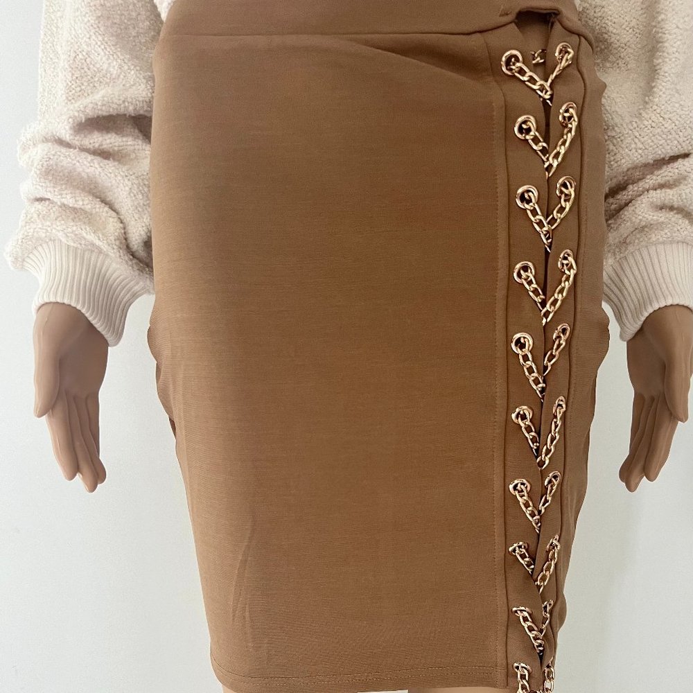 Kaylee Kollection Women's Taupe Skirt with Gold Chain, Size M ✨